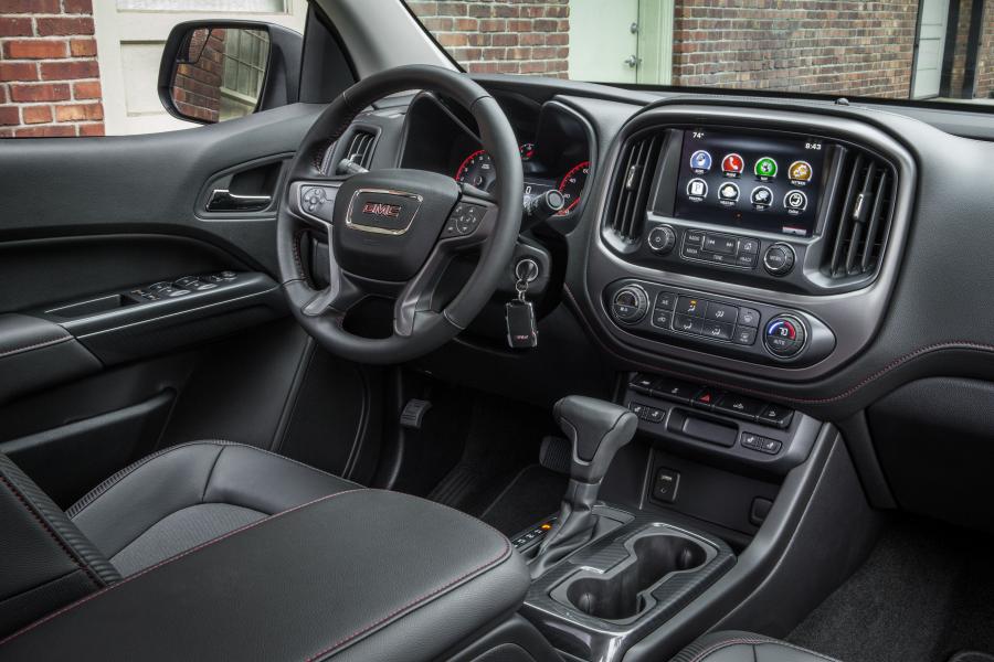  GMC Canyon All Terrain Crew Cab 2015 года  (фото 2 из 21)
